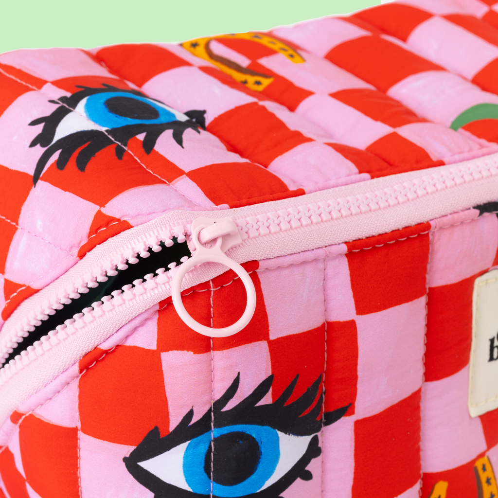 Eleanor Bowmer - Checker Icons Plat Liggende Toilettas Etui