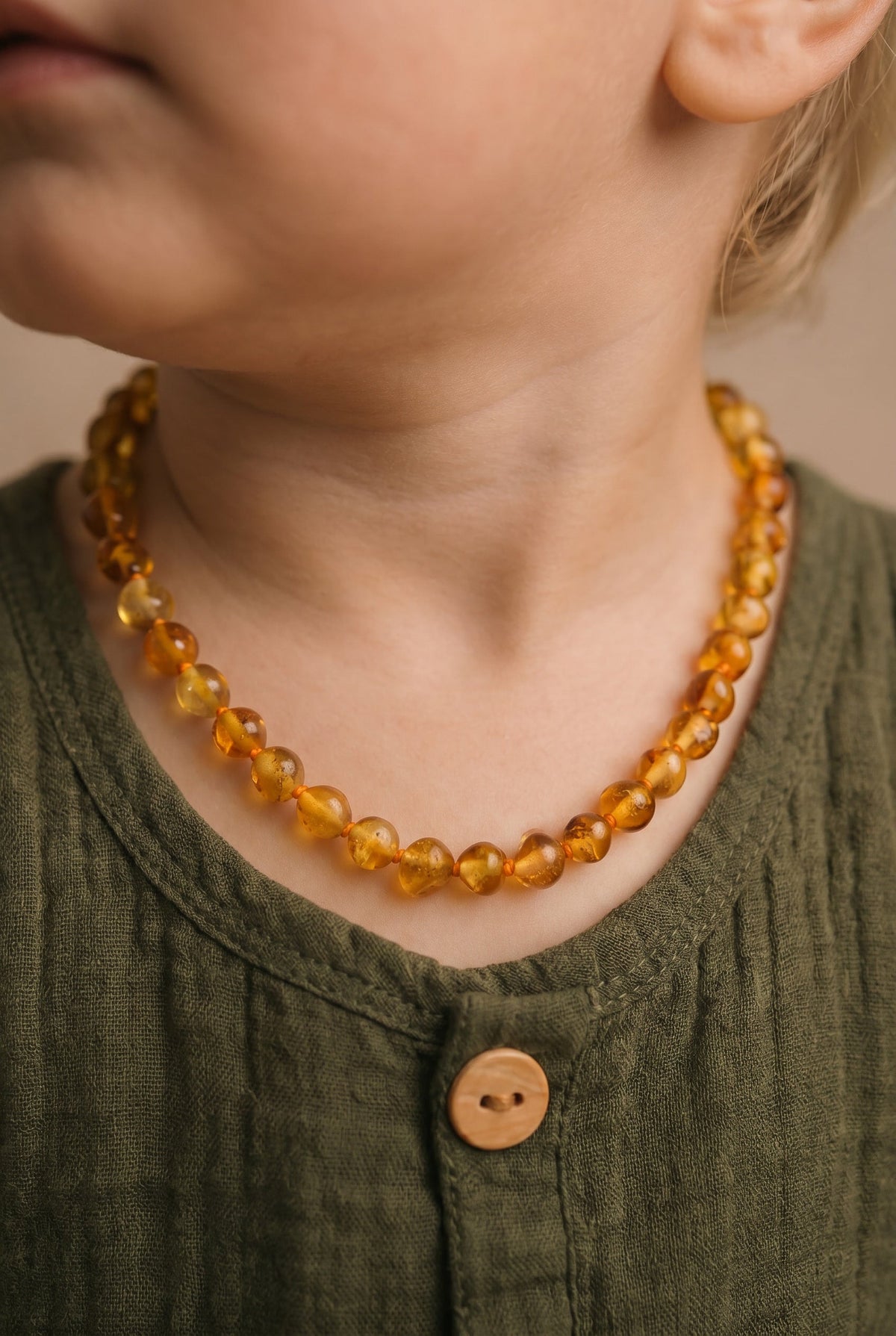 Barnsteen ketting – honing – gepolijste ronde steentjes – 33 cm