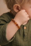 Barnsteen armbandje – ronde ruwe kraaltjes – 14 cm – cognac