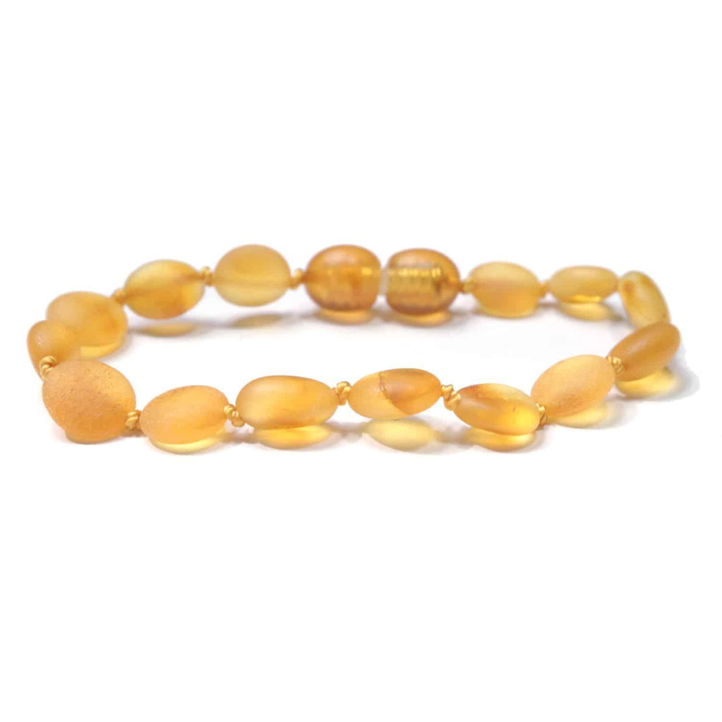 Barnsteen armbandje – ovalen ruwe kraaltjes – Honing – 14 cm