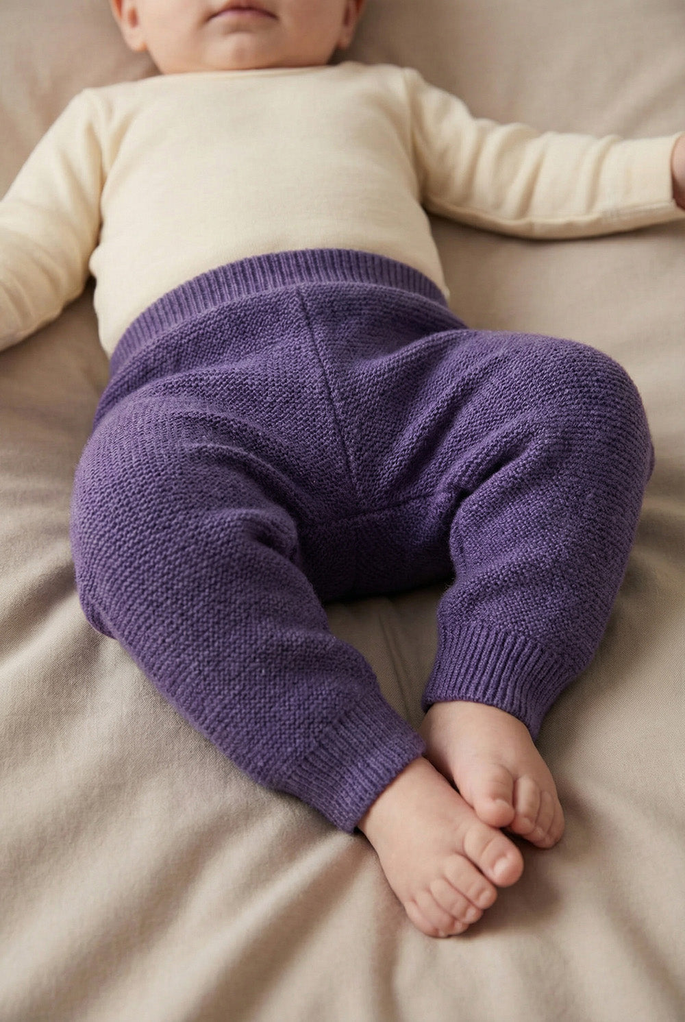 Merinowol gebreid babybroekje – Violet