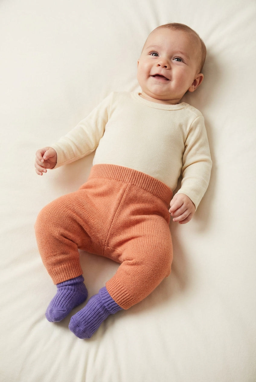 Merinowol gebreid babybroekje – Peach Fuzz
