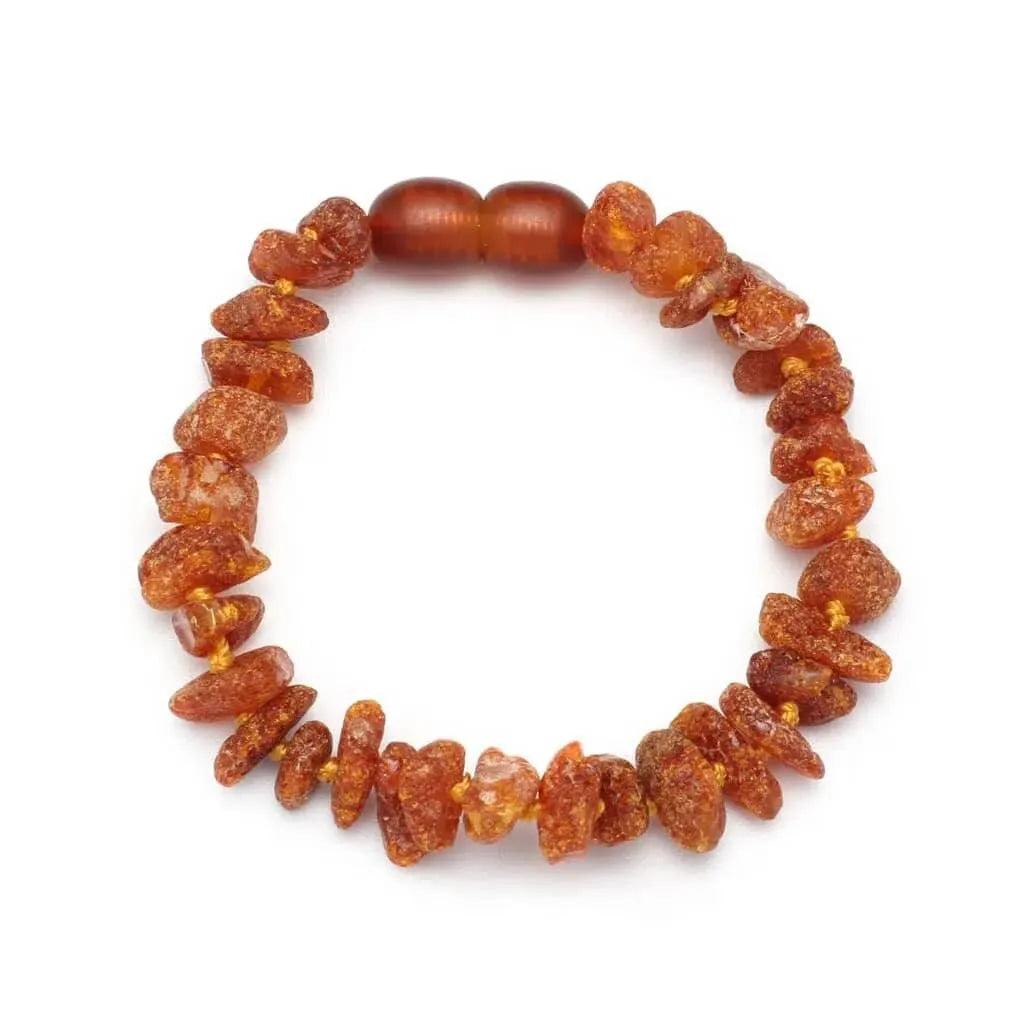 Barnsteen armbandje – chips – ruwe kraaltjes – 14 cm – Dark honing