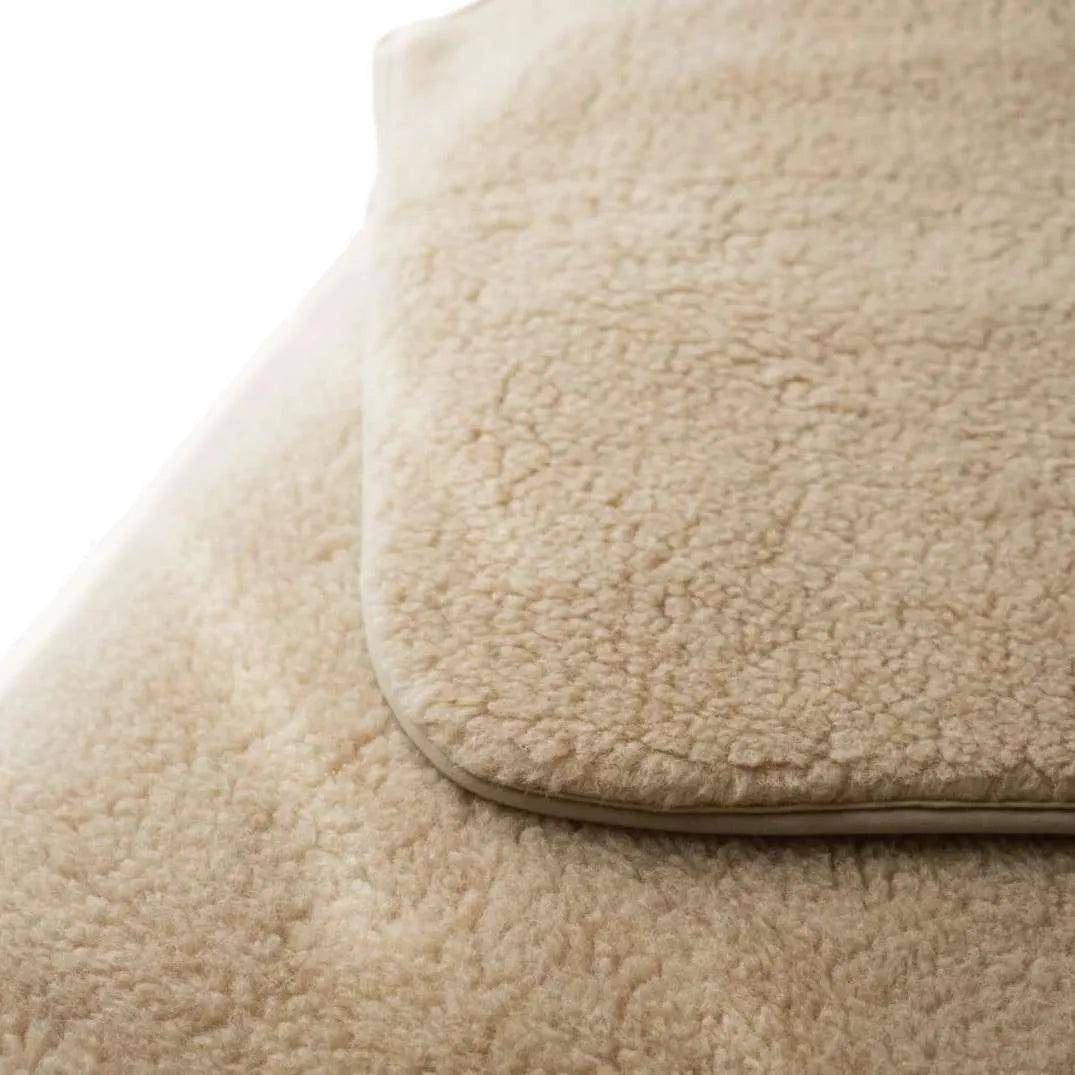Ledikantdeken merinowol tweelaags – 93 × 135 cm – Amandel