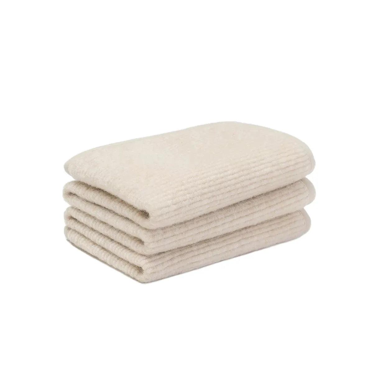 Wollen onderlegger ledikant met rib structuur – merinowol – 60 × 120 cm