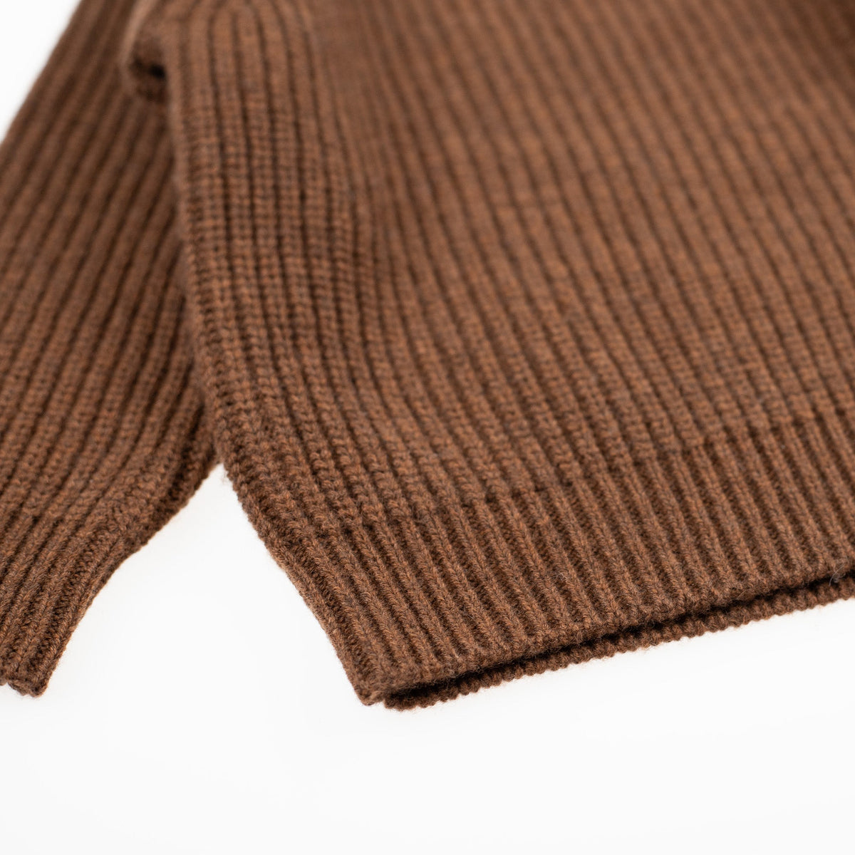 Gebreid wollen babytruitje – merinowol – Brunette