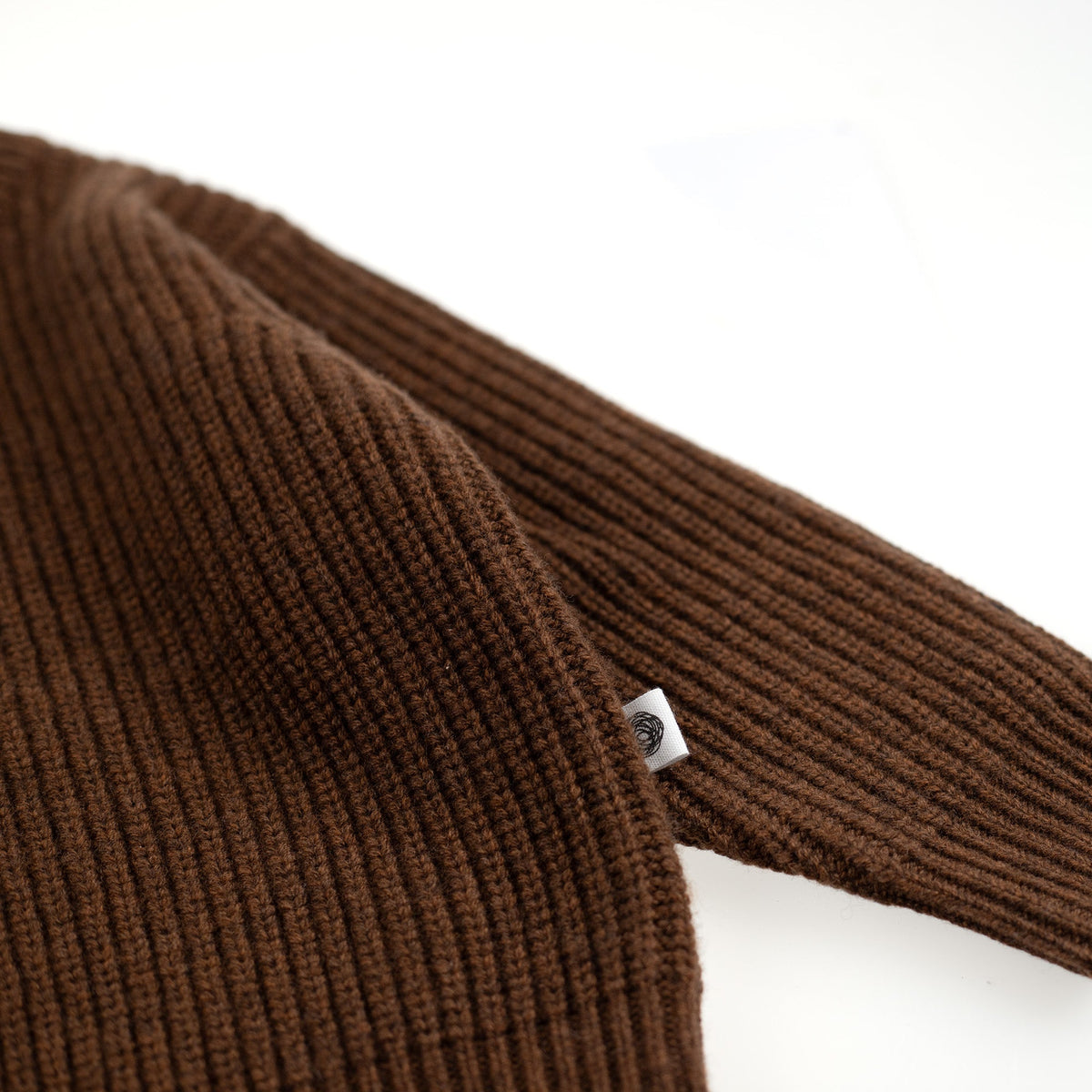 Gebreid wollen babytruitje – merinowol – Brunette