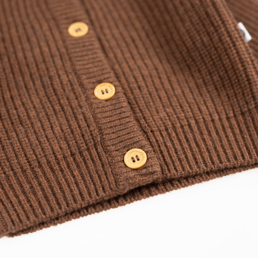 Gebreid wollen babyvestje – merinowol – Brunette