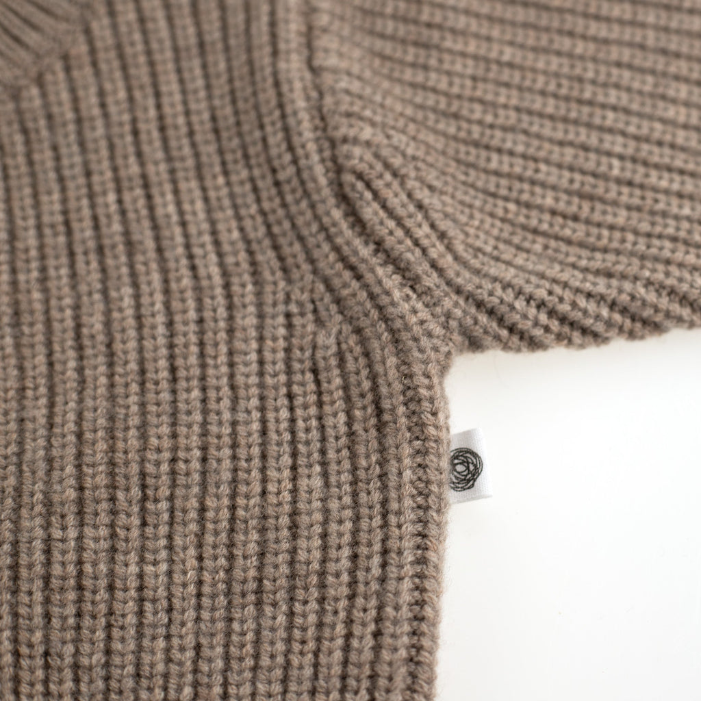 Gebreid wollen babyvestje – merinowol – Cobble