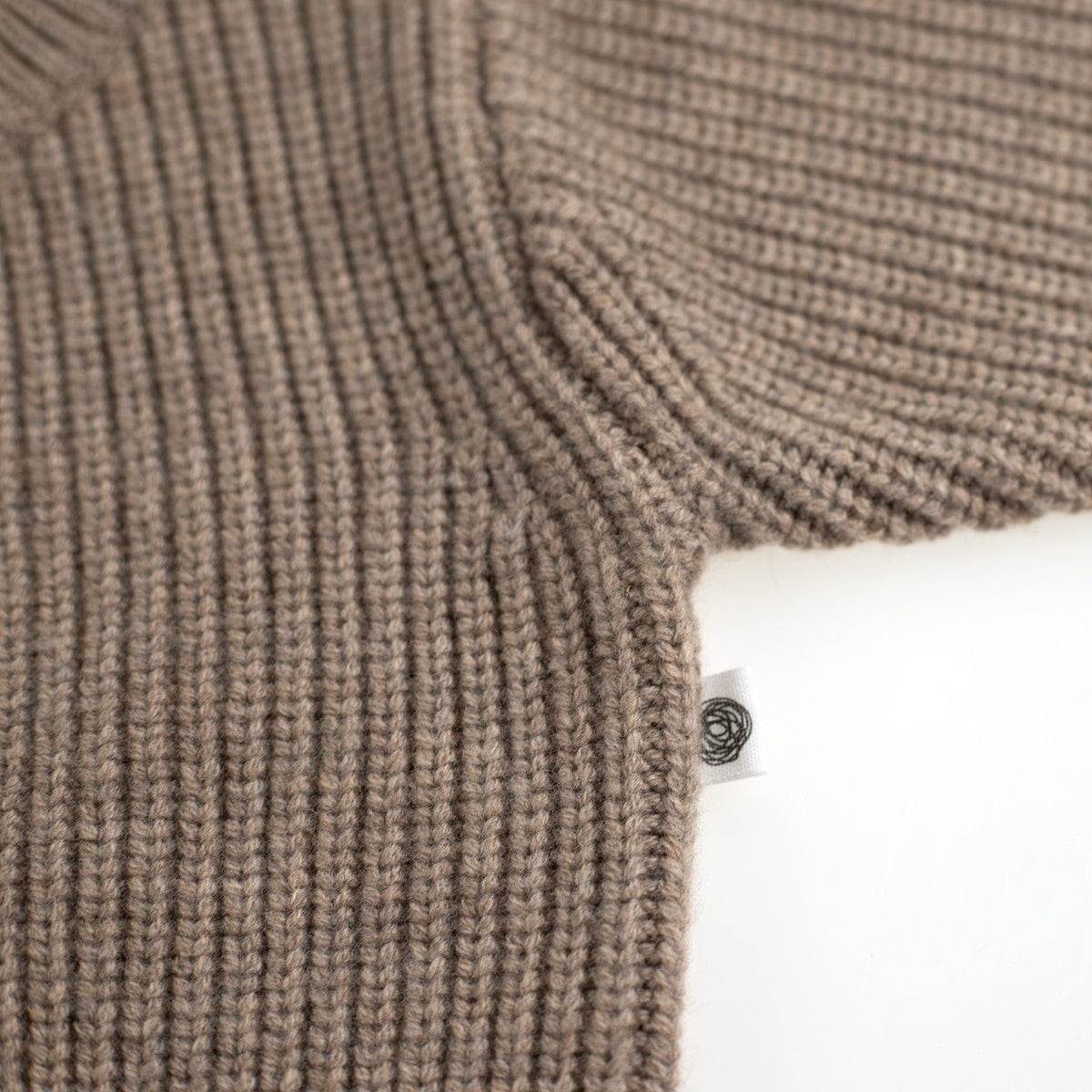Gebreid wollen babyvestje – merinowol – Cobble