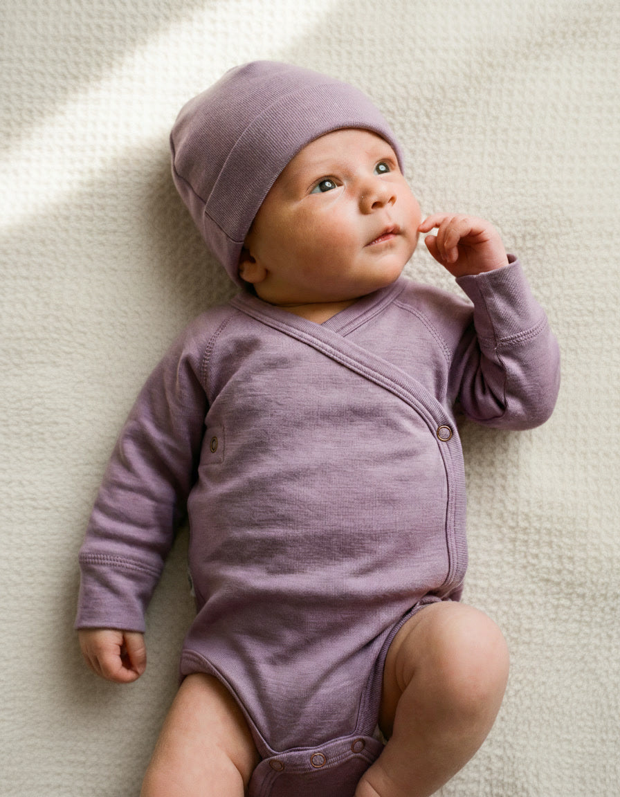 Wollen overslagromper lange mouw – merinowol – Lavender Mist