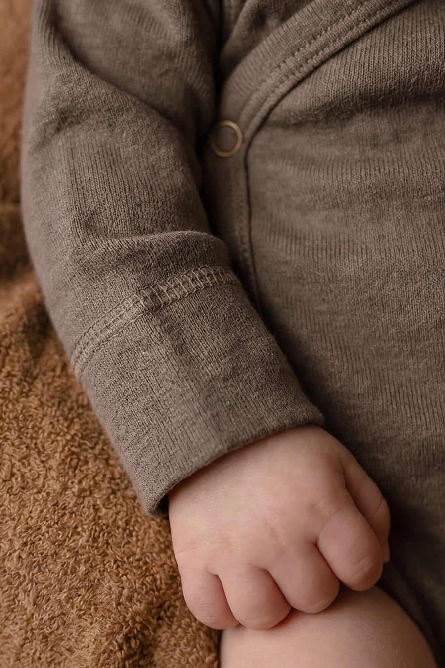 Wollen overslagromper lange mouw – merinowol – Walnut