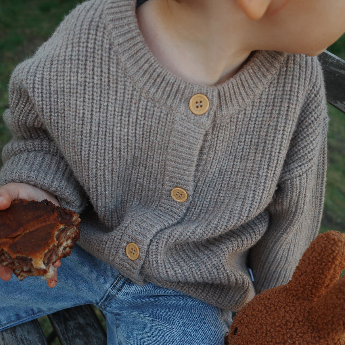 Gebreid wollen babyvestje – merinowol – Cobble