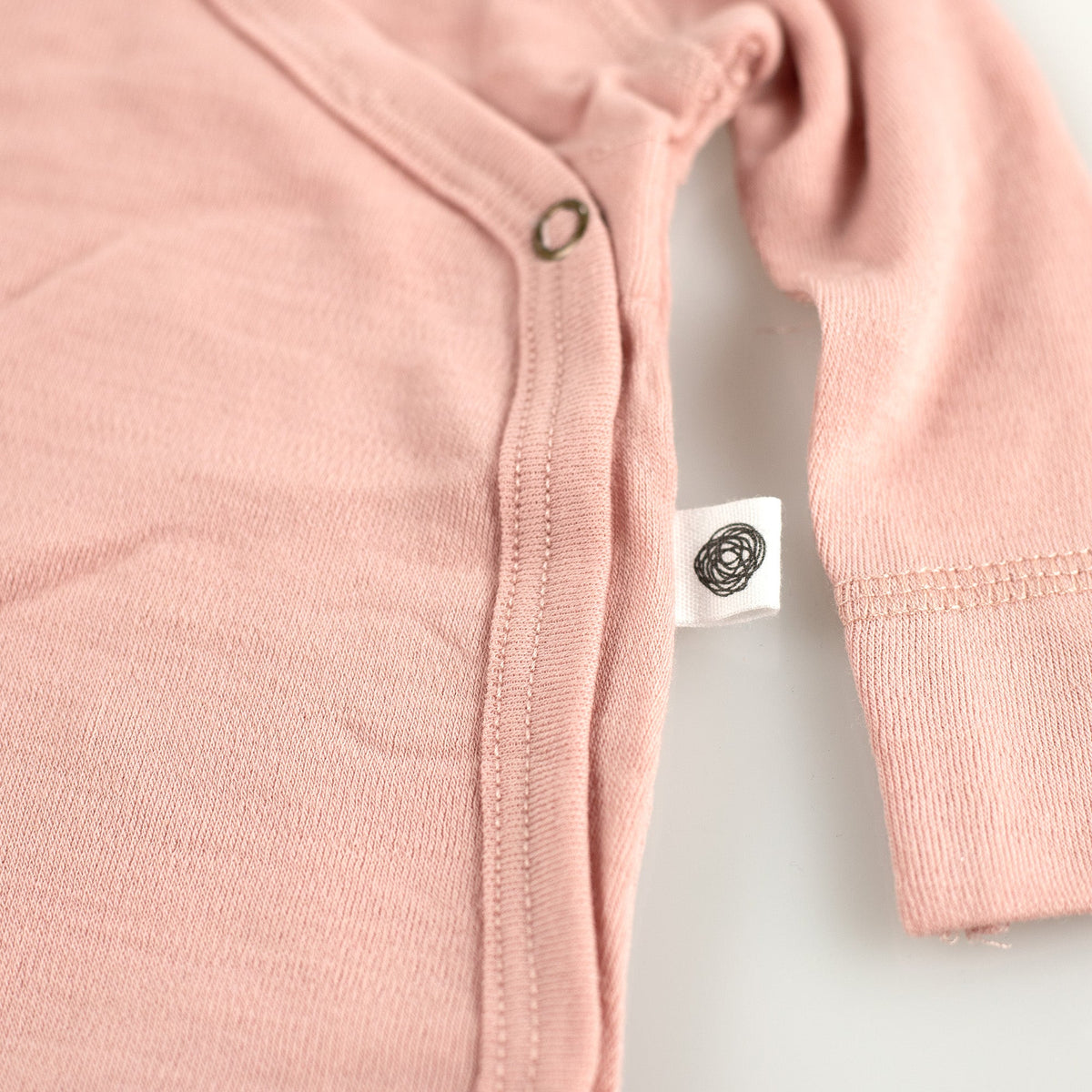 Wollen overslagromper lange mouw – merinowol – Misty Rose
