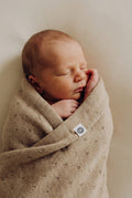 Wollen baby- en wikkeldeken – pointelle gebreid – merinowol – Biscotti
